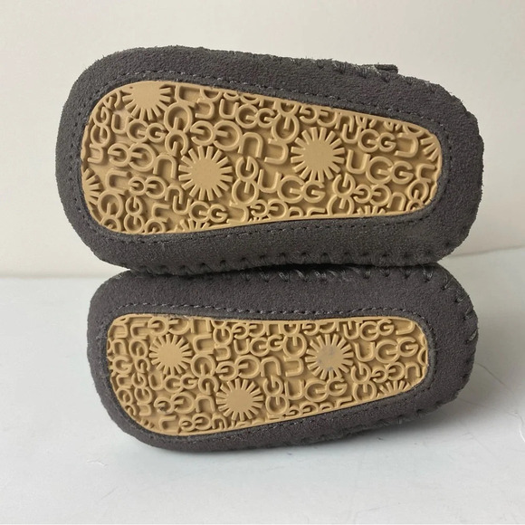 UGG Caden Boot size 1 ( 0-6 months ) XS grey lined warm booties - Picture 9 of 11